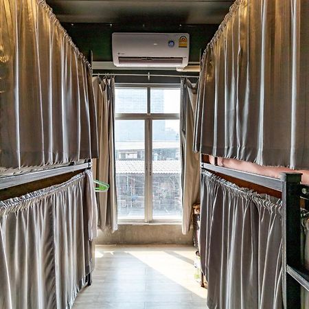 The Beds Ever Hostel (Adults Only) Bangkok Exterior foto