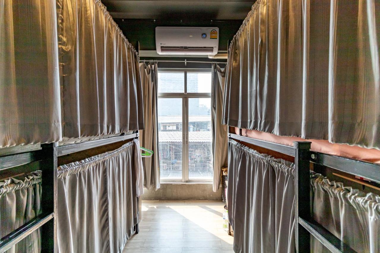 The Beds Ever Hostel (Adults Only) Bangkok Exterior foto