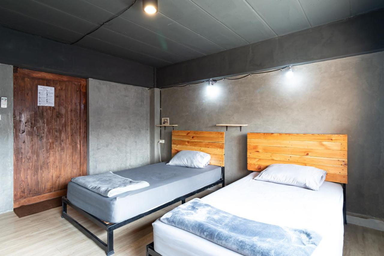 The Beds Ever Hostel (Adults Only) Bangkok Exterior foto
