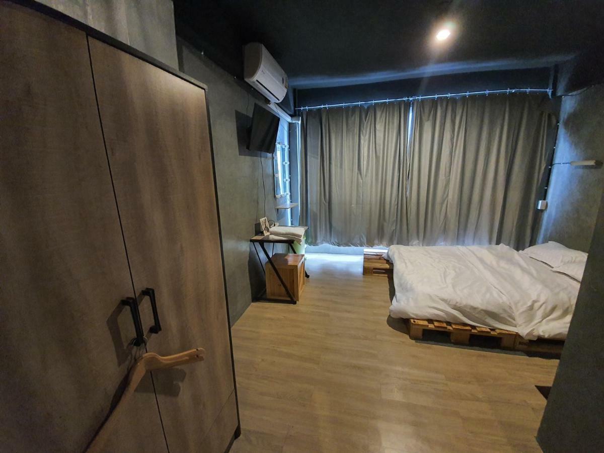The Beds Ever Hostel (Adults Only) Bangkok Exterior foto