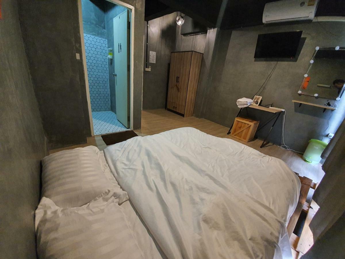 The Beds Ever Hostel (Adults Only) Bangkok Exterior foto